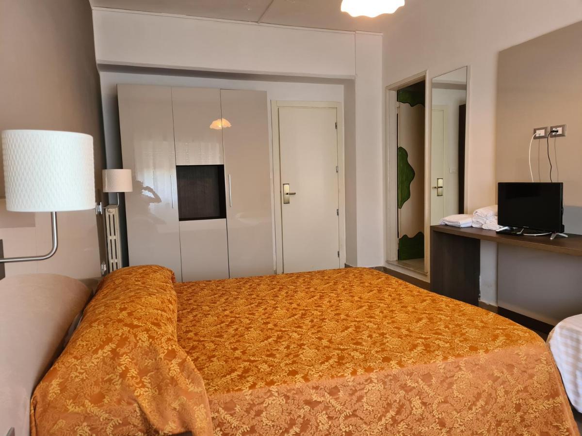 Doppel- oder Zweibettzimmer