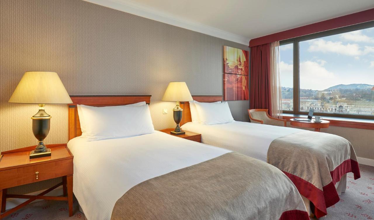Twin Classic River View