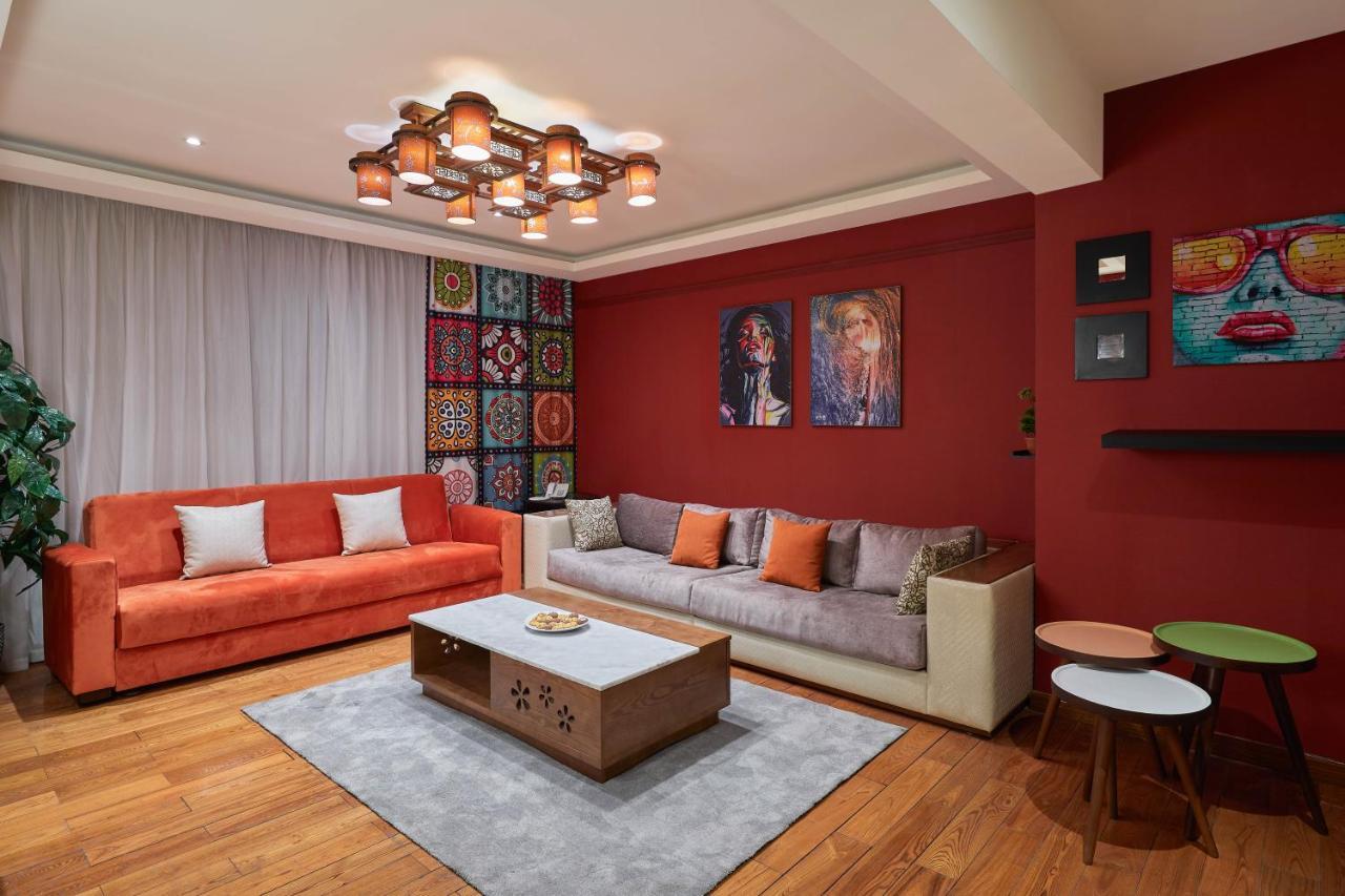 Deluxe Queen Suite