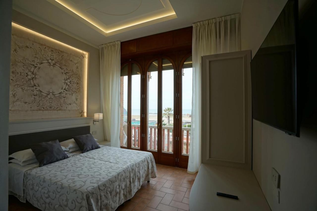 Double or Twin Room Sea View