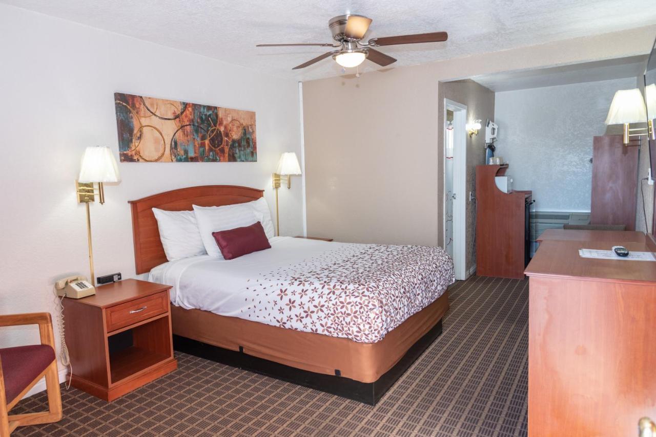 Deluxe Queen Room