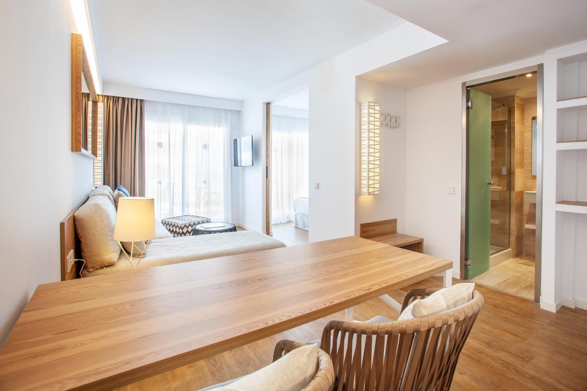 One-Bedroom Apartment Sea Side View