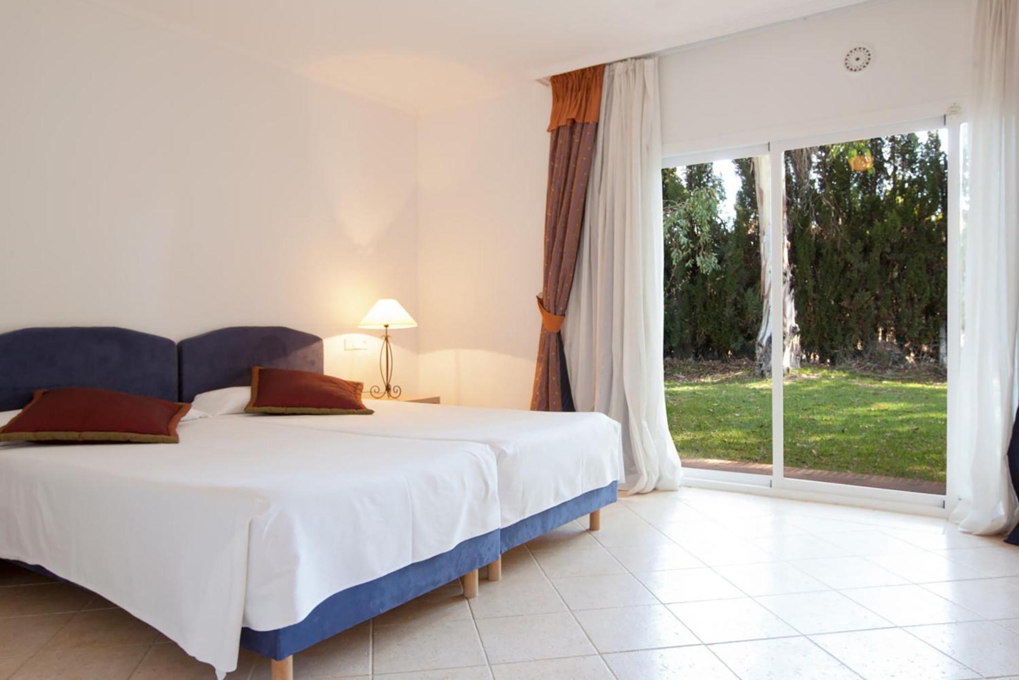 Xtra 3 Bedrooms Beach House with Garden,1394384795:JPEG