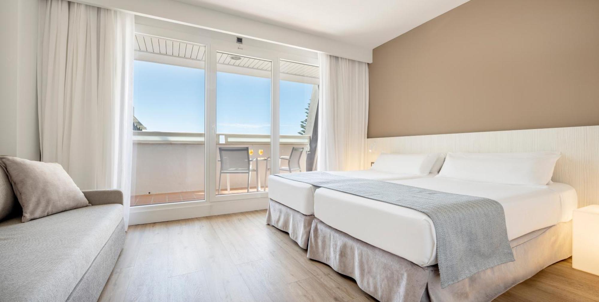 Standard Twin Room Sea View