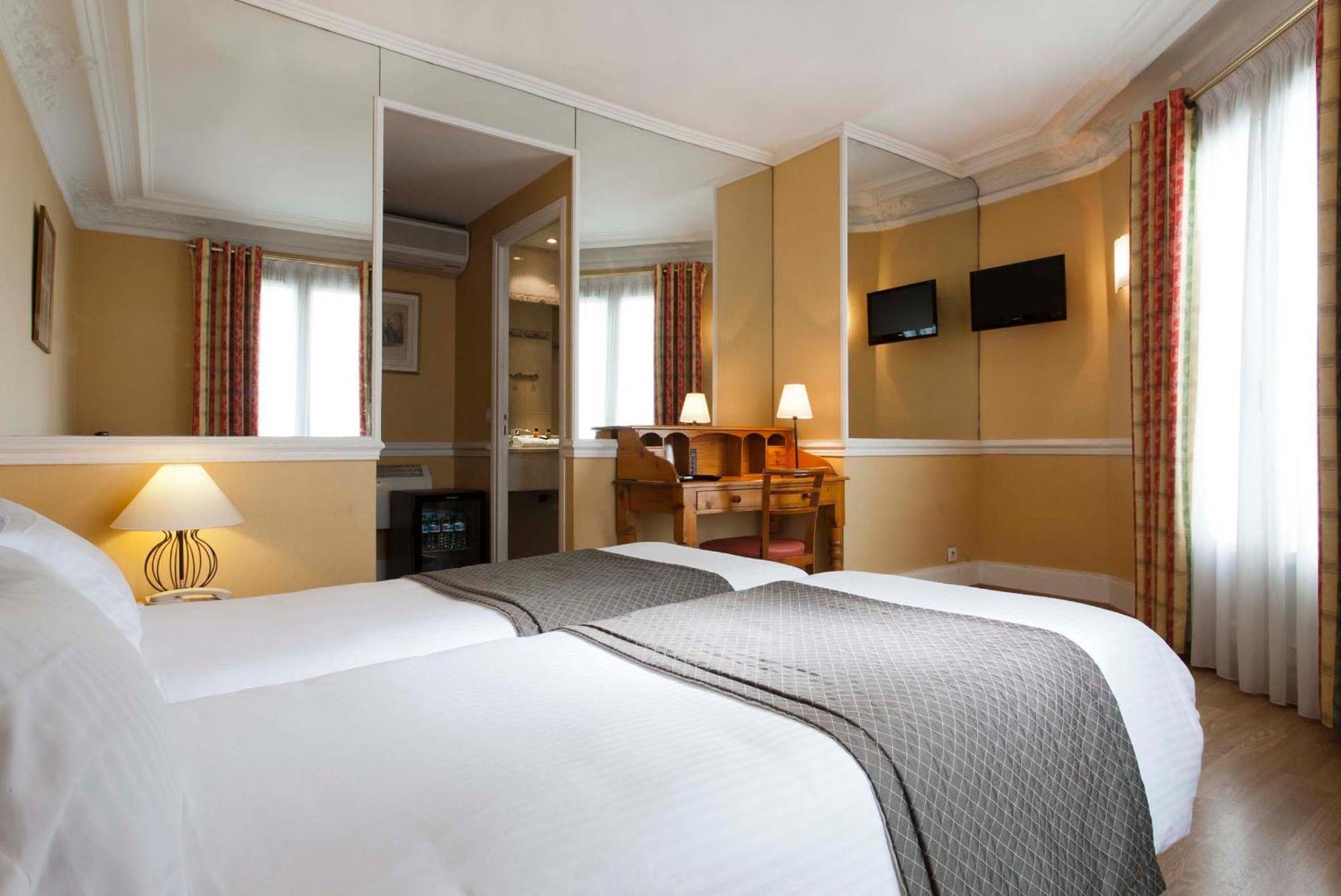 Quarto com 2 Camas de Solteiro