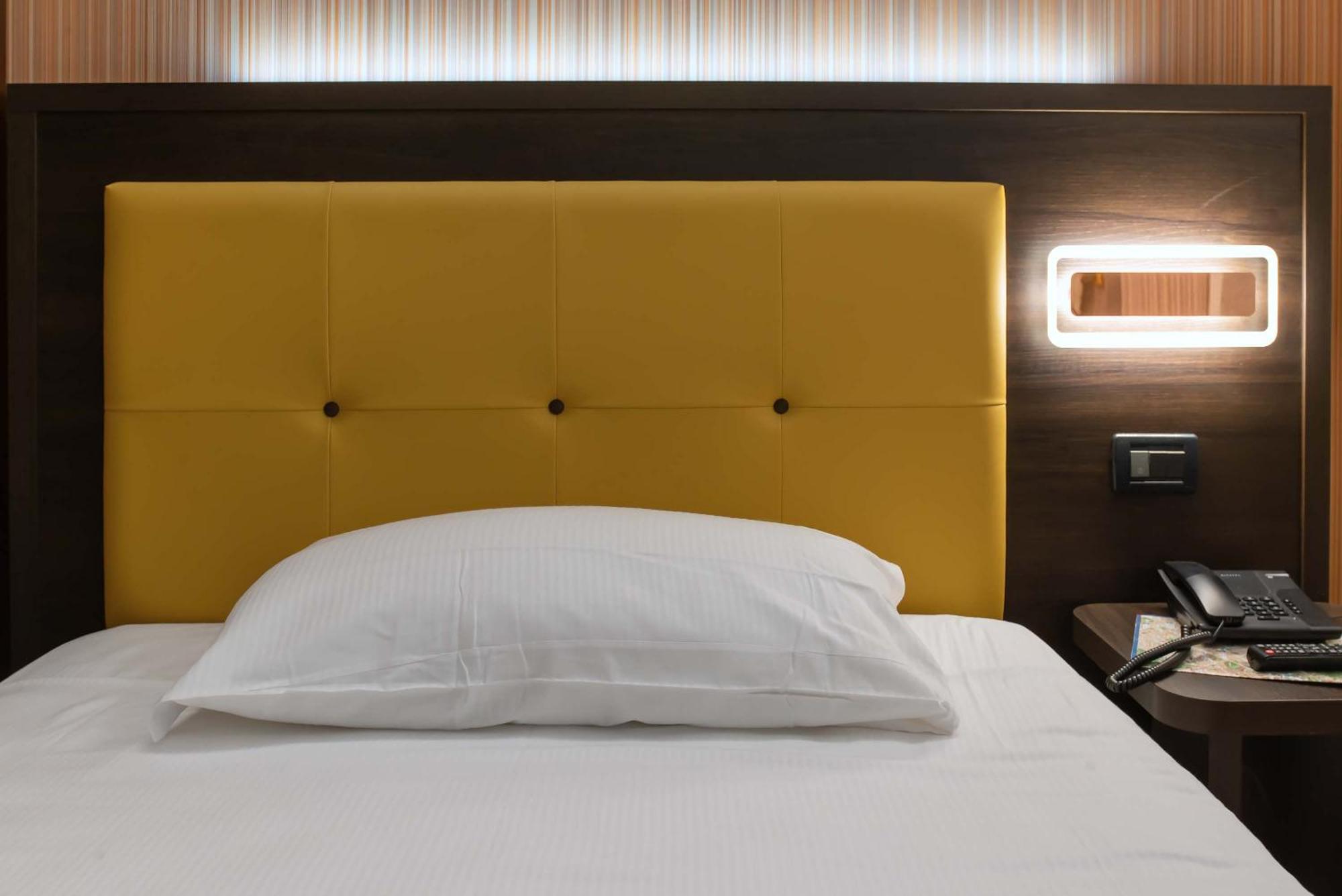 Quarto Individual com Cama Francesa