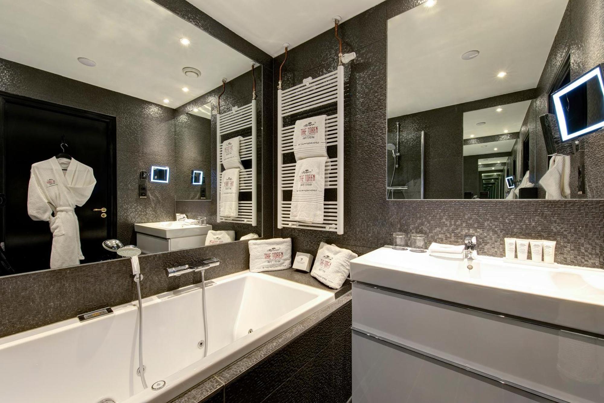 Standard Double Room Canal View Spa Bath