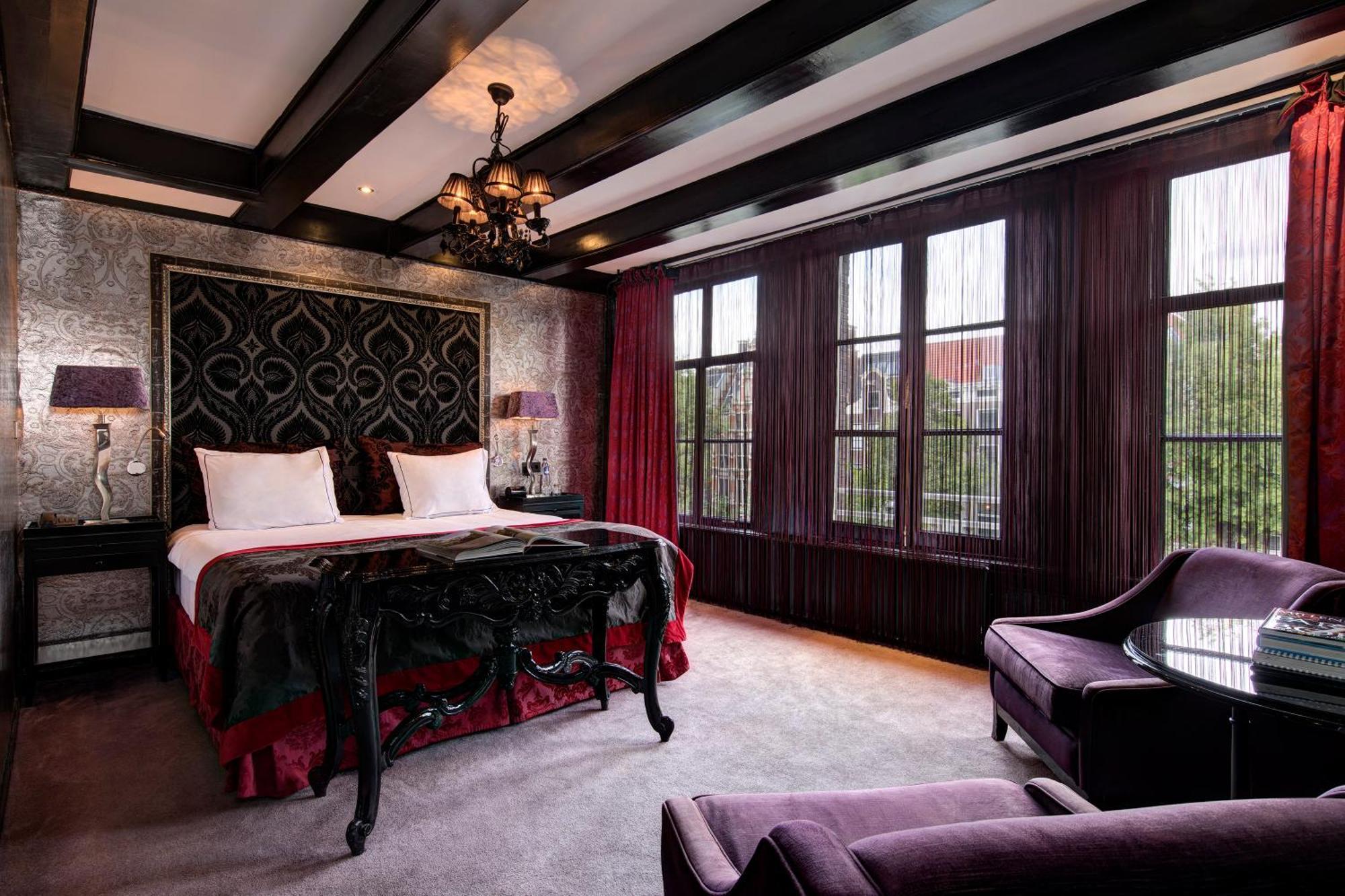 Deluxe Room Canal View Spa Bath