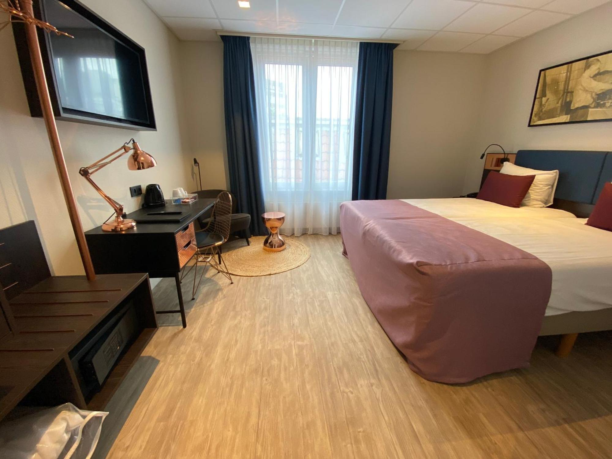 Quarto com 2 Camas de Solteiro