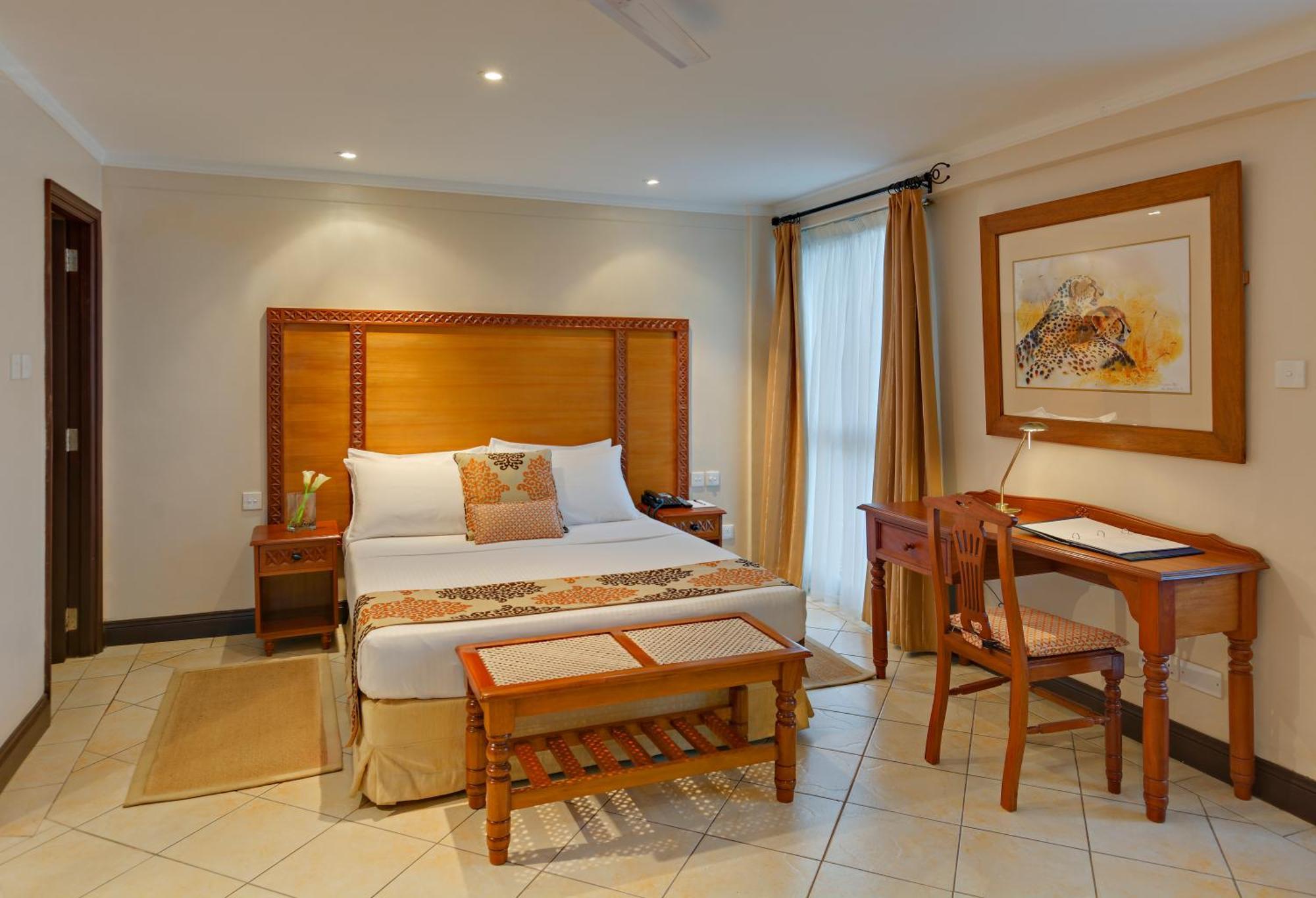 Junior Suite 1 Double Bed 31Sqm Air Conditionned Room Service Tea Coffee Flat Screen Tv