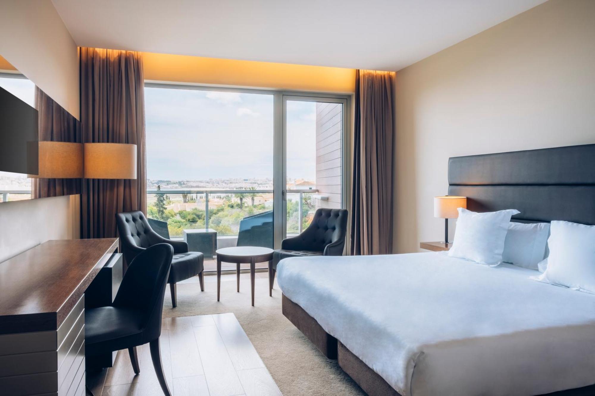 Double or Twin Room Side Sea View
