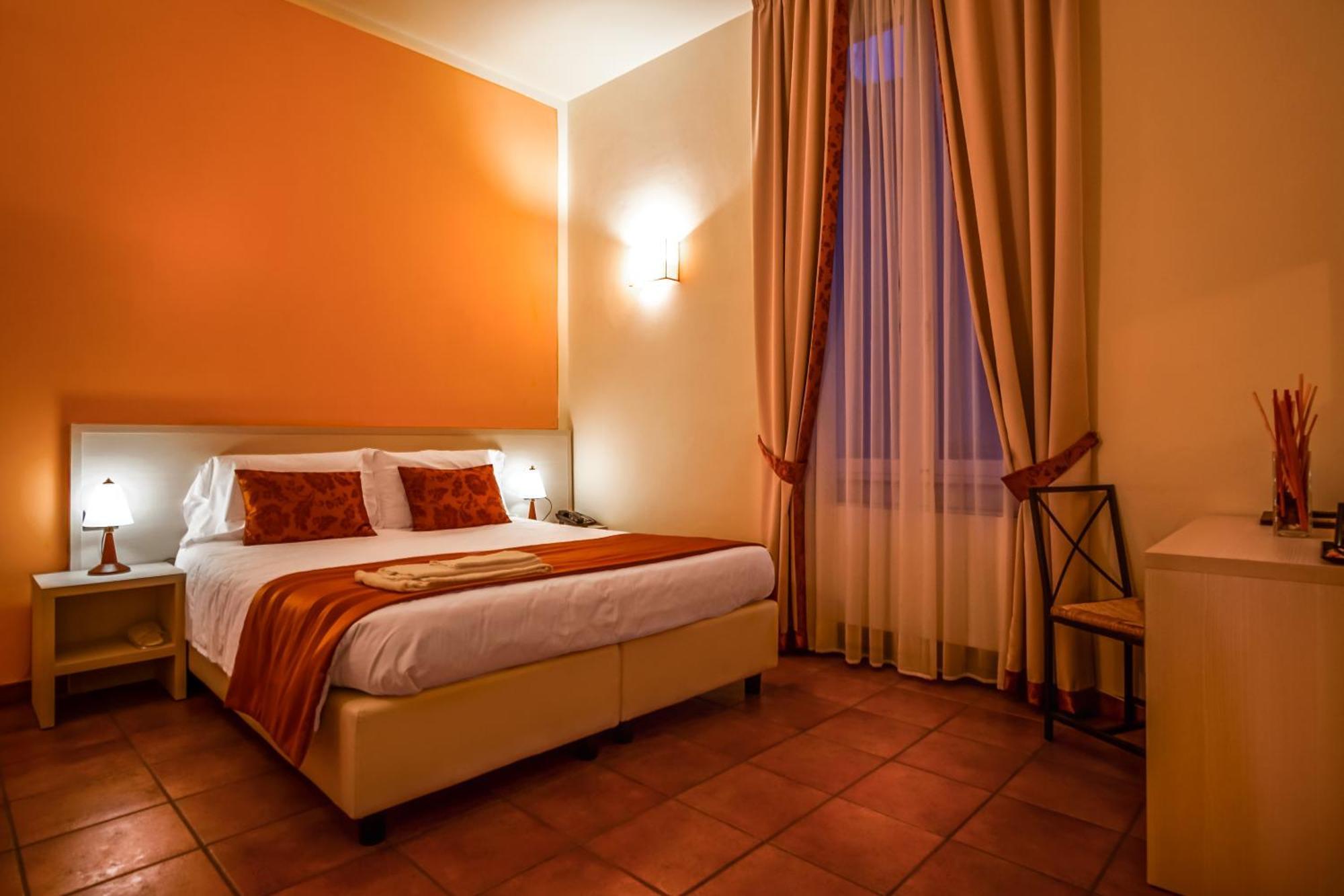 Quarto com Cama de Casal ou 2 de Solteiro
