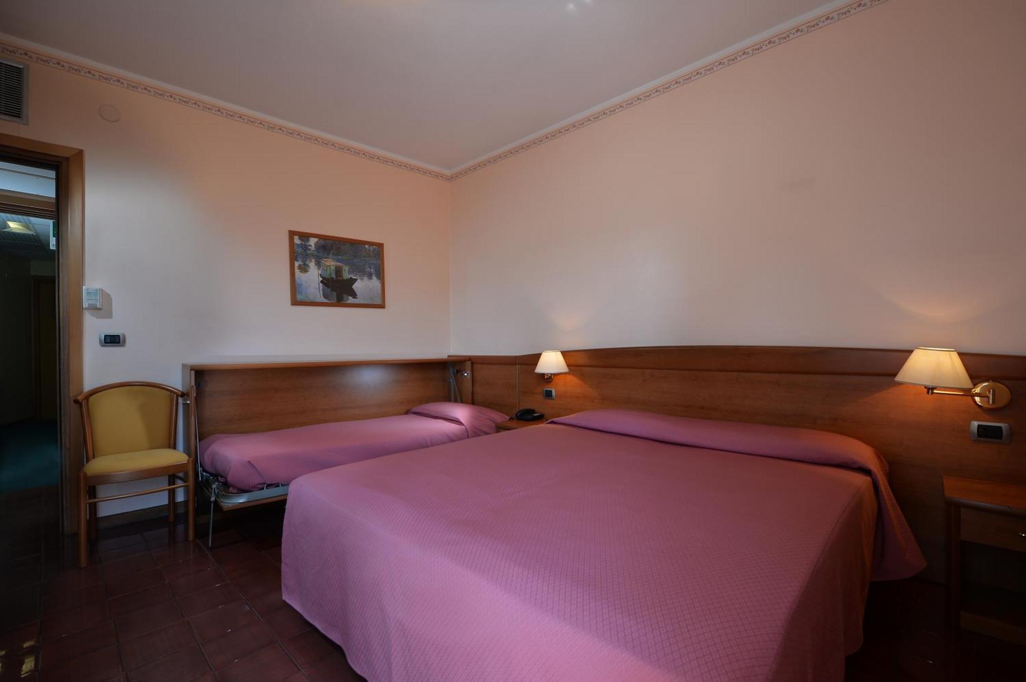 Triple Room,1216054696:JPEG