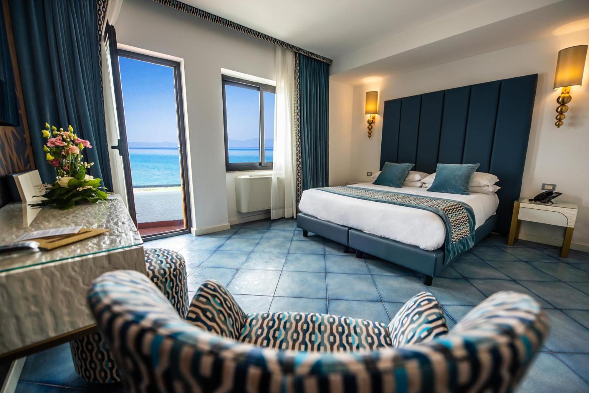 Double or Twin Room Sea View