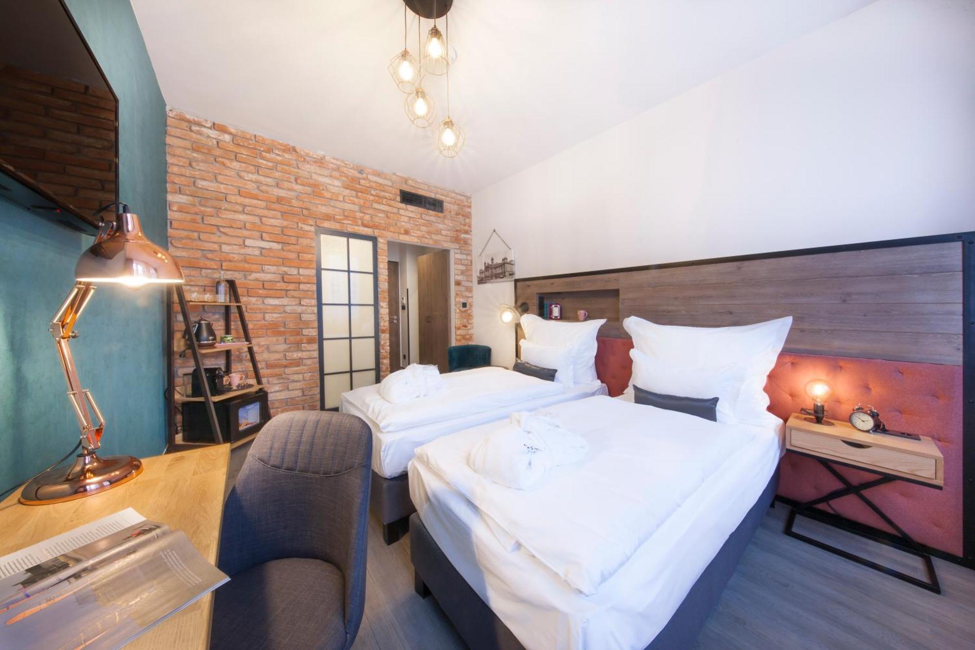 Standard Twin Room