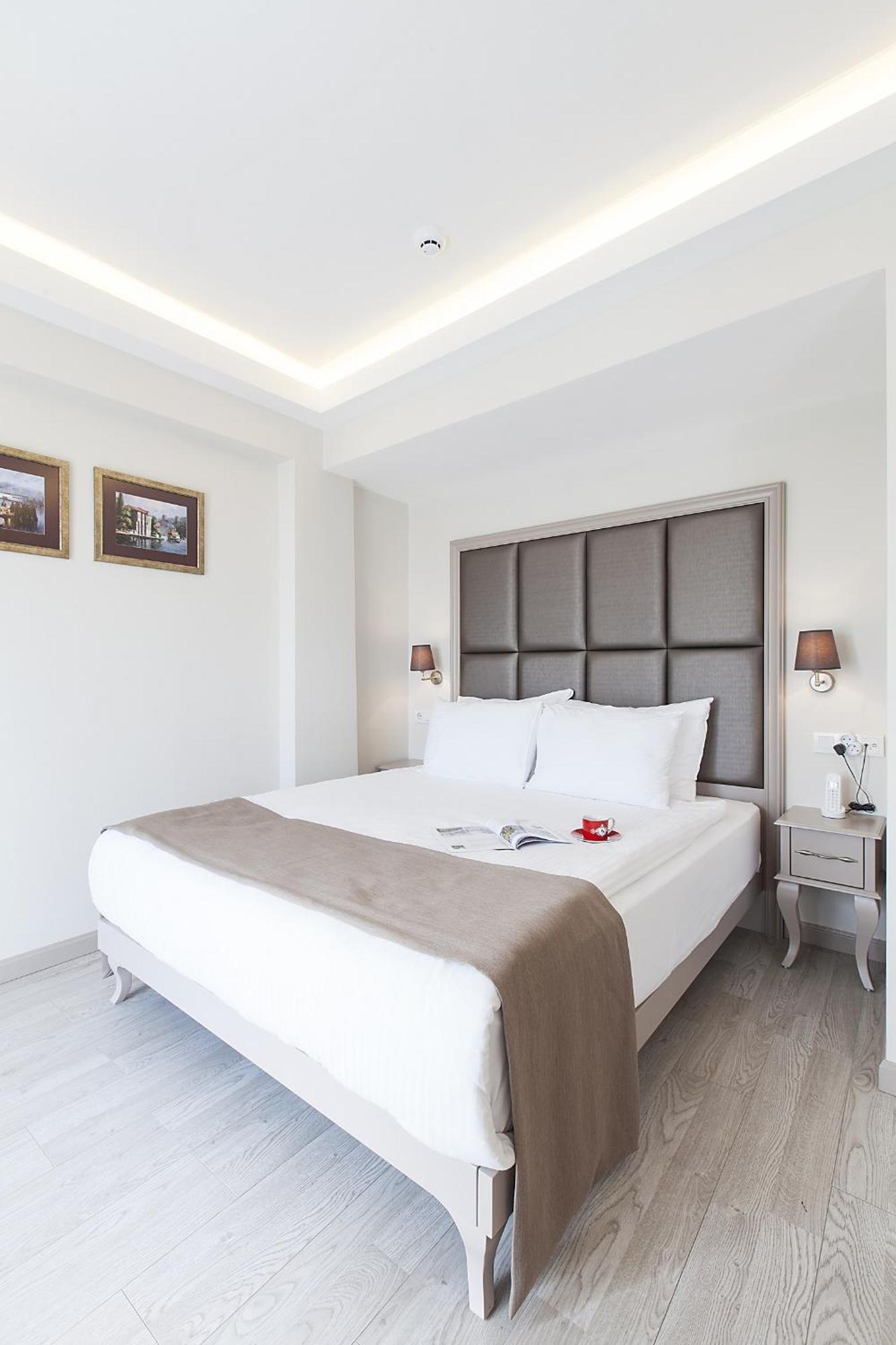Deluxe Partial Sea View