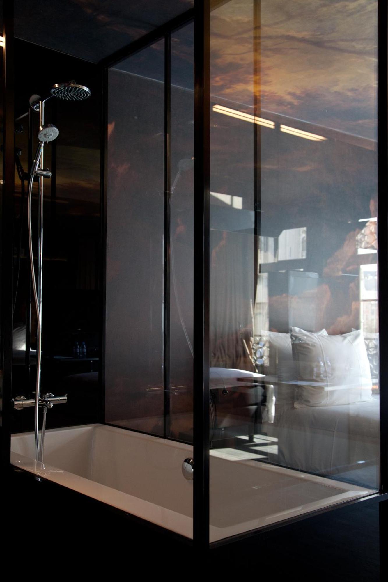 Deluxe Double Room bath Cathedral View