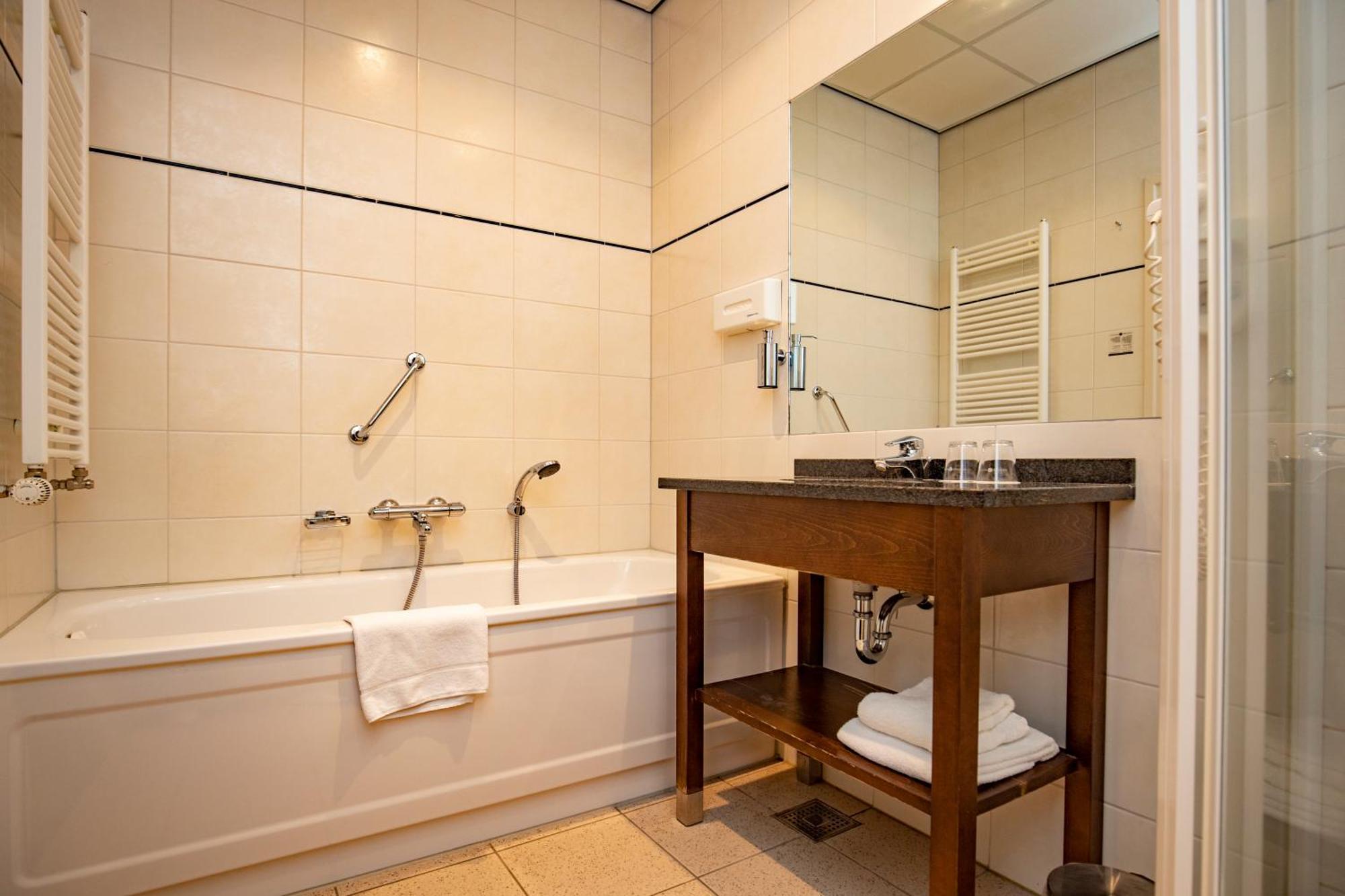 Luxury Double Room,1216971709:JPEG