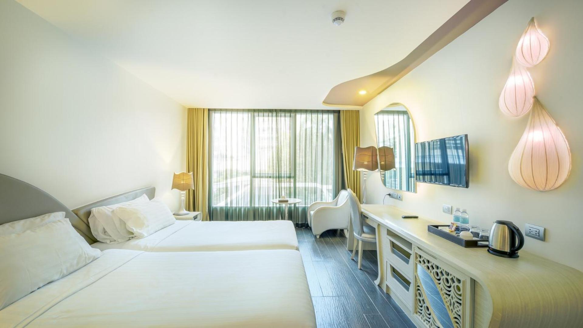 Deluxe Double or Twin Room Pool View