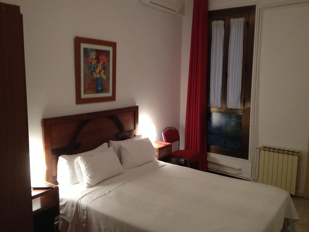 Doppel- oder Zweibettzimmer