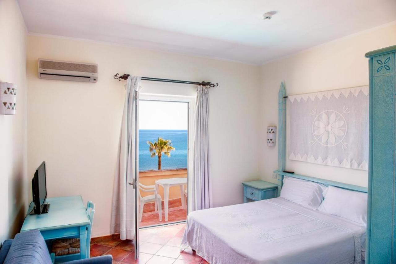 Double or Twin Room Sea View