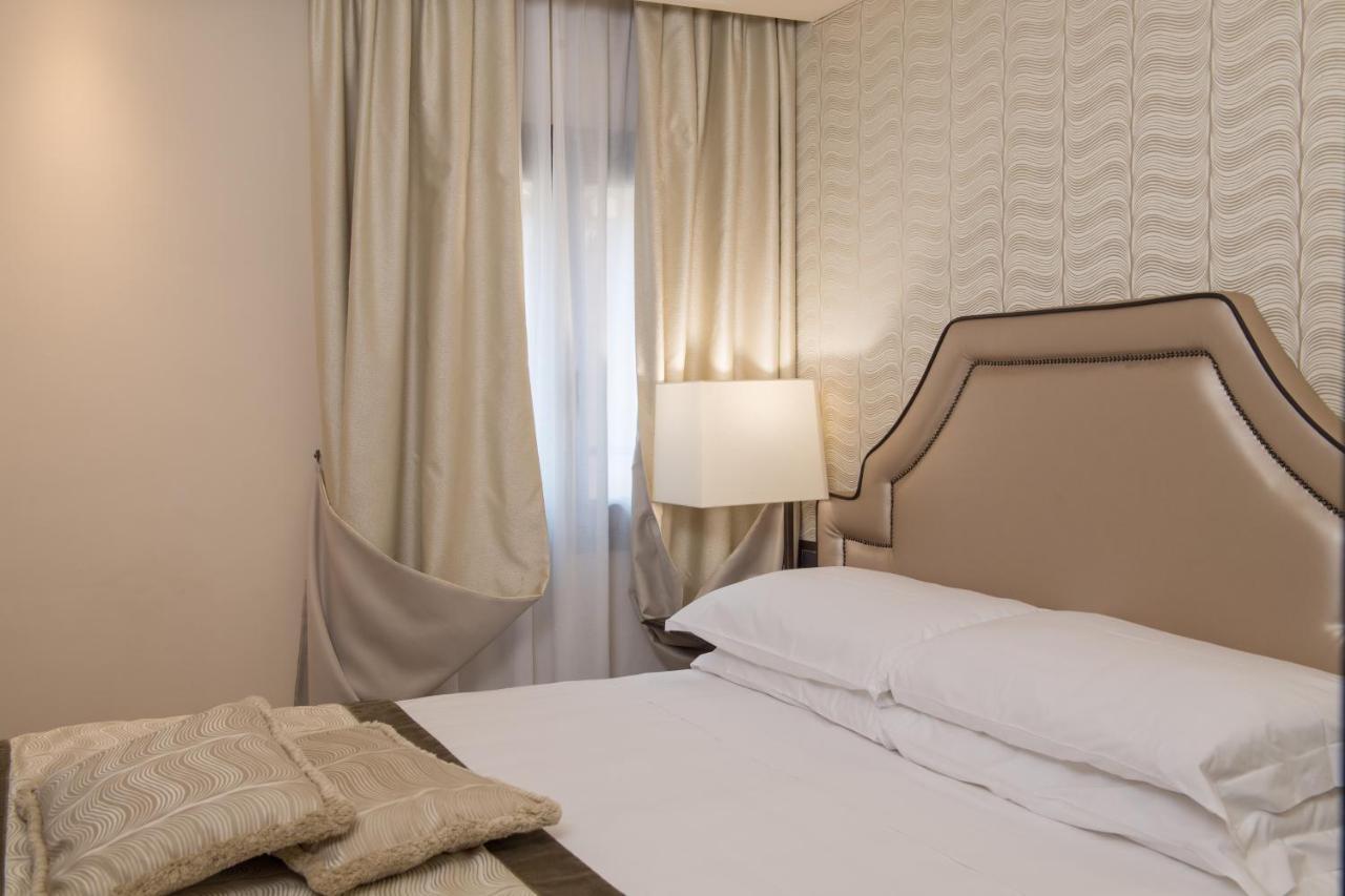 Charming Double Room Street View
