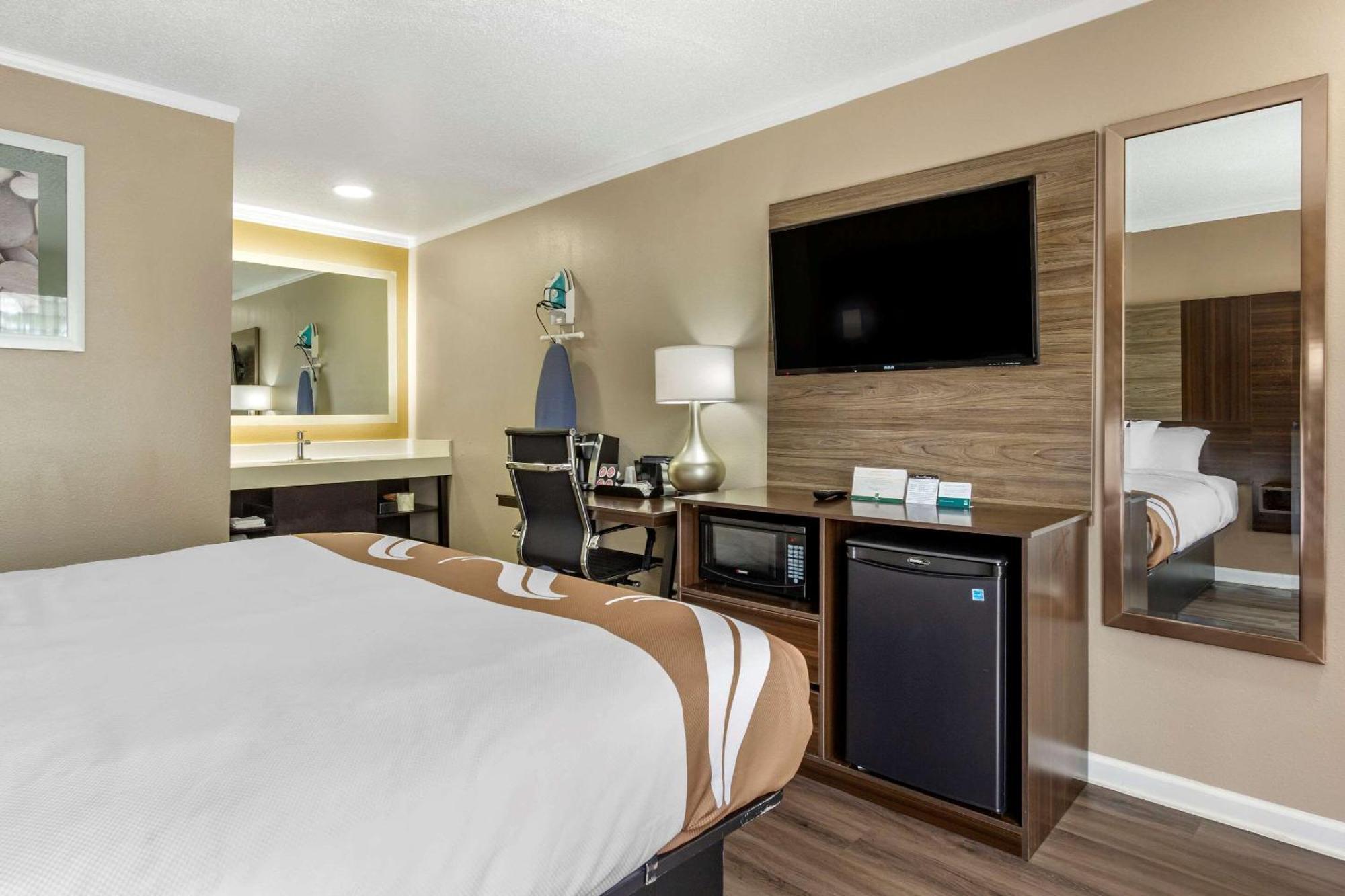 King Room - Non-Smoking/Renovated,1235227121:JPEG