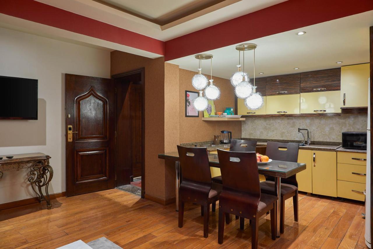 Deluxe Queen Suite