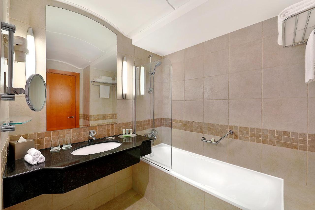 One-Bedroom Apartment with Balcony and Lake View - Shuttle Service to JBR Beach and Access to The Market Mall,1641725711:JPEG