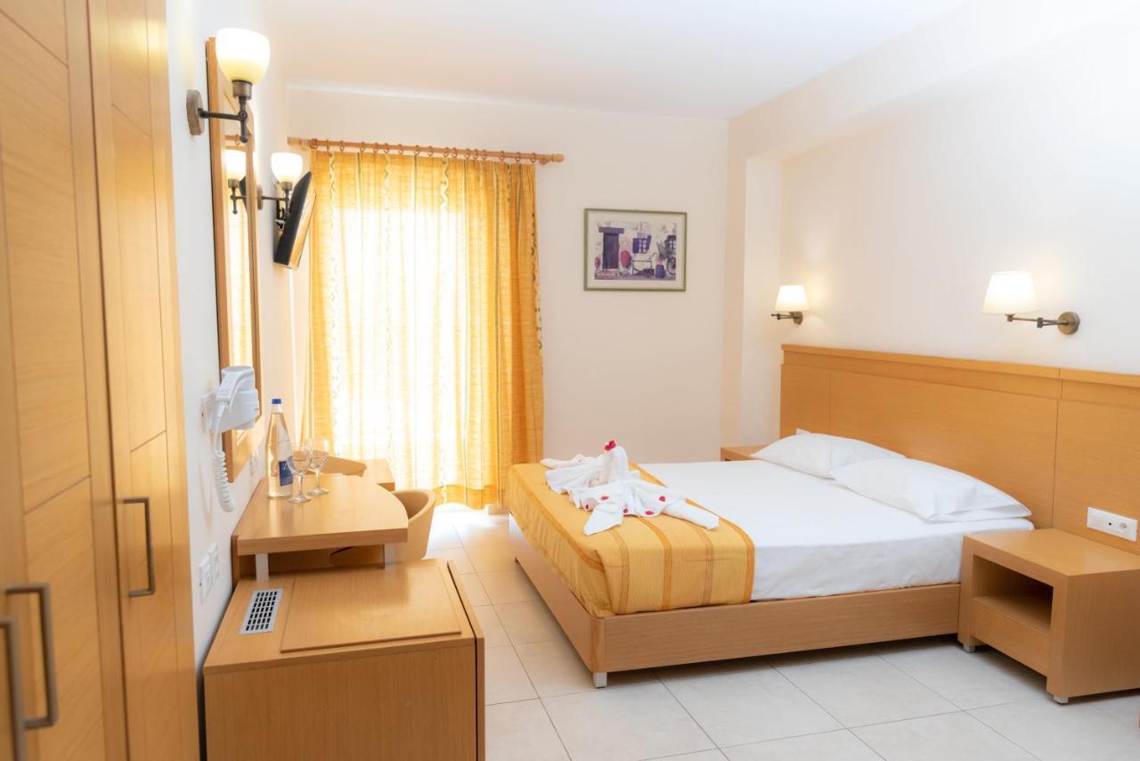 Standard Zimmer mit seitlichem Meerblick