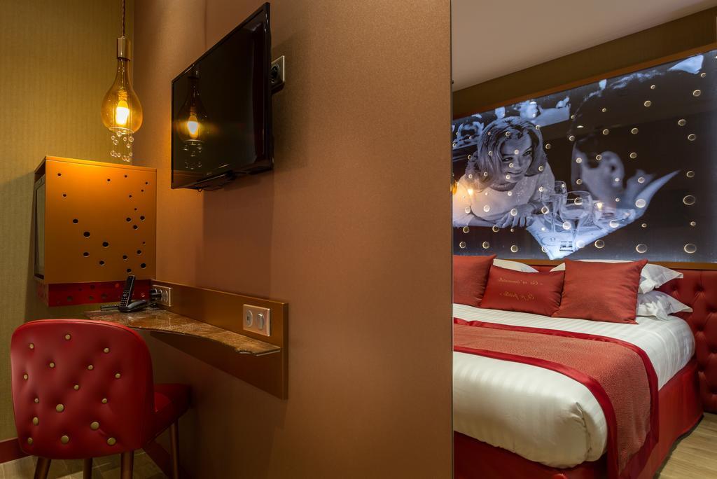 Quarto Clássico com Cama de Casal ou 2 de Solteiro