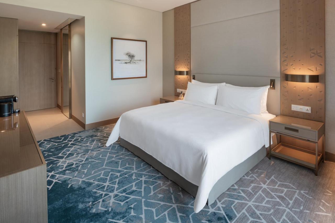 Deluxe Zimmer mit Kingsize-Bett und Meerblick