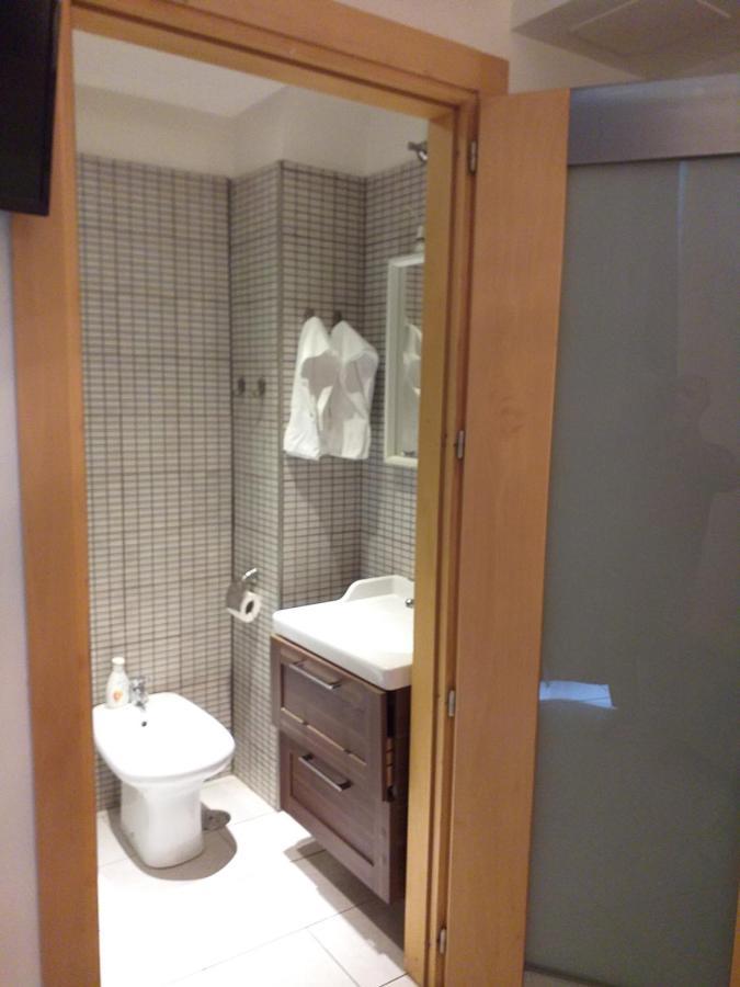 Deluxe Double Room Shower