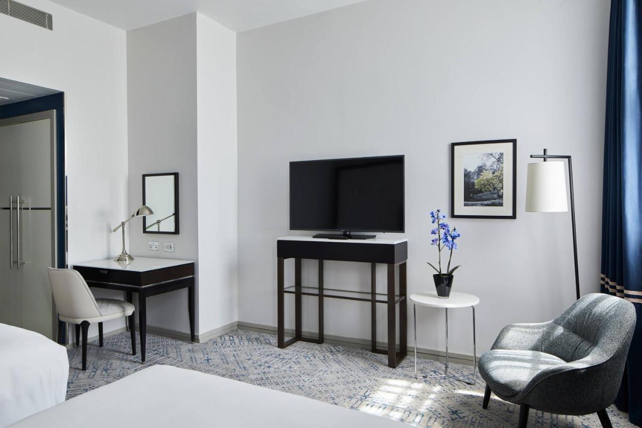 Superior Family Room Two Double Bed Grosvenor Square View