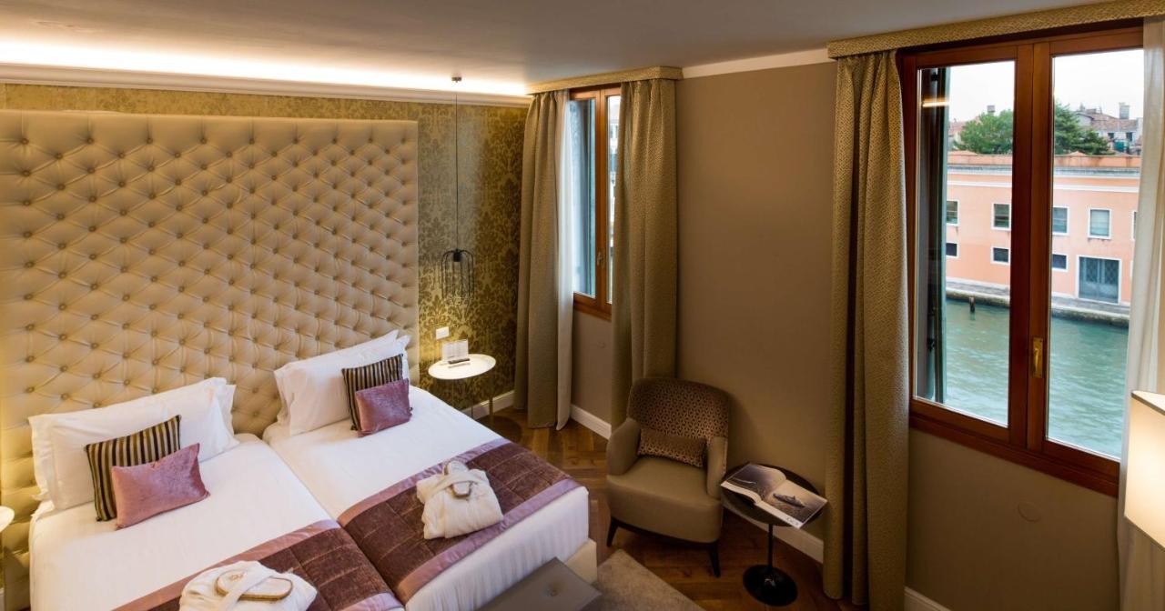 Superior Queen Room Canal view