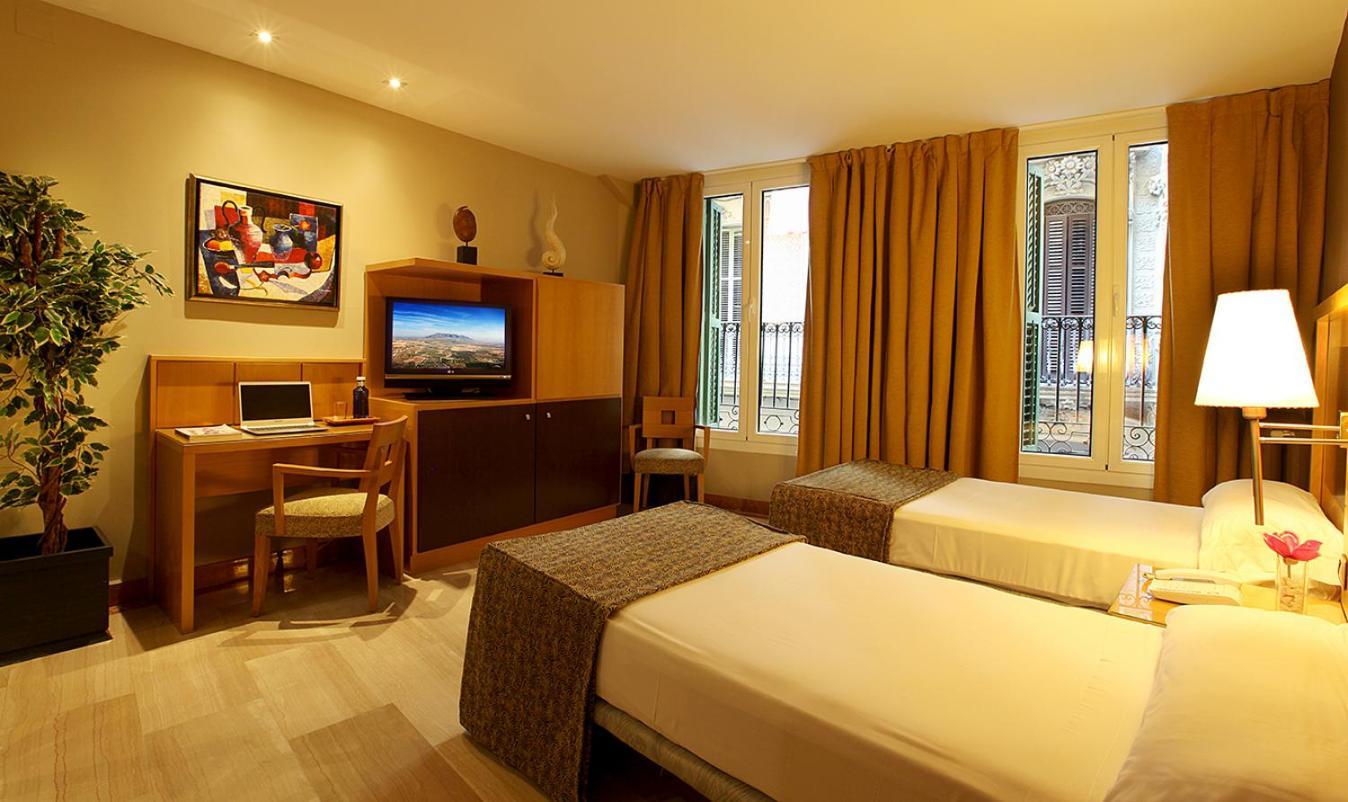 Quarto com Cama de Casal ou 2 de Solteiro e Vista