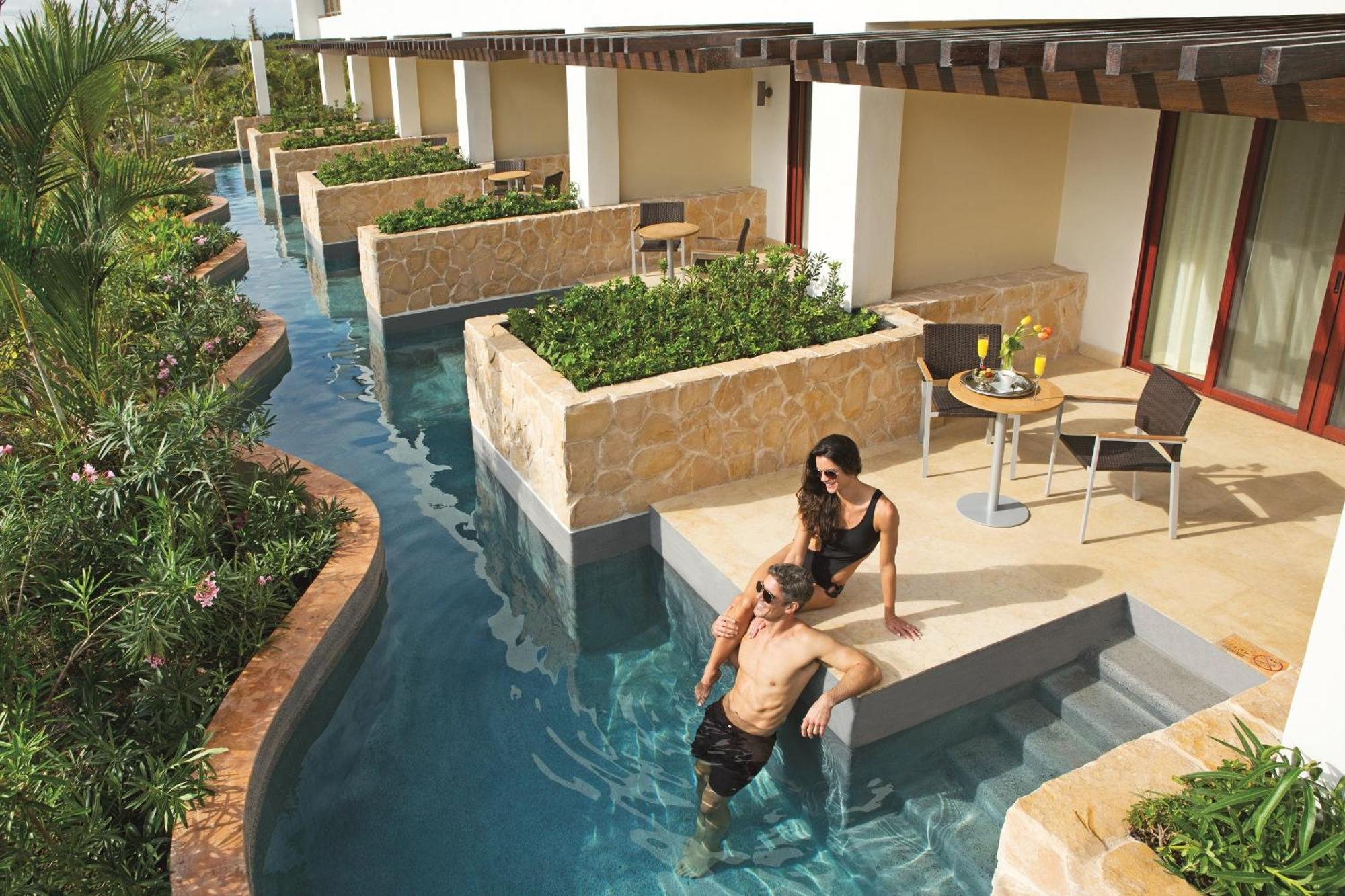 Junior Suite Swim Out - King Bed