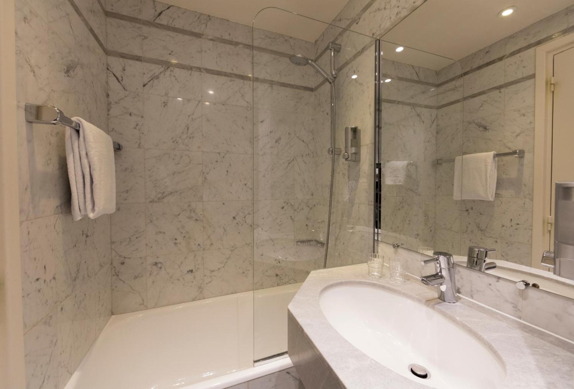 Classic Double Room Bath