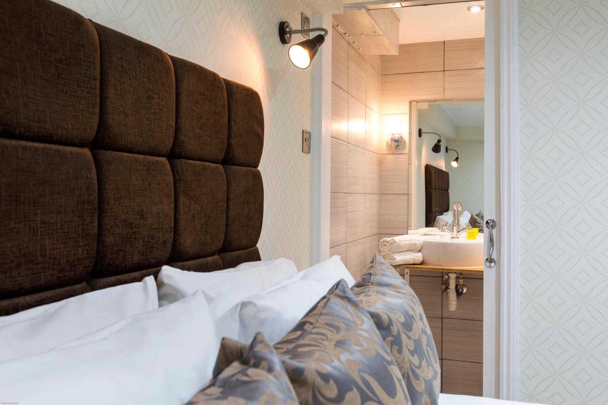 Quadruple Room Shower