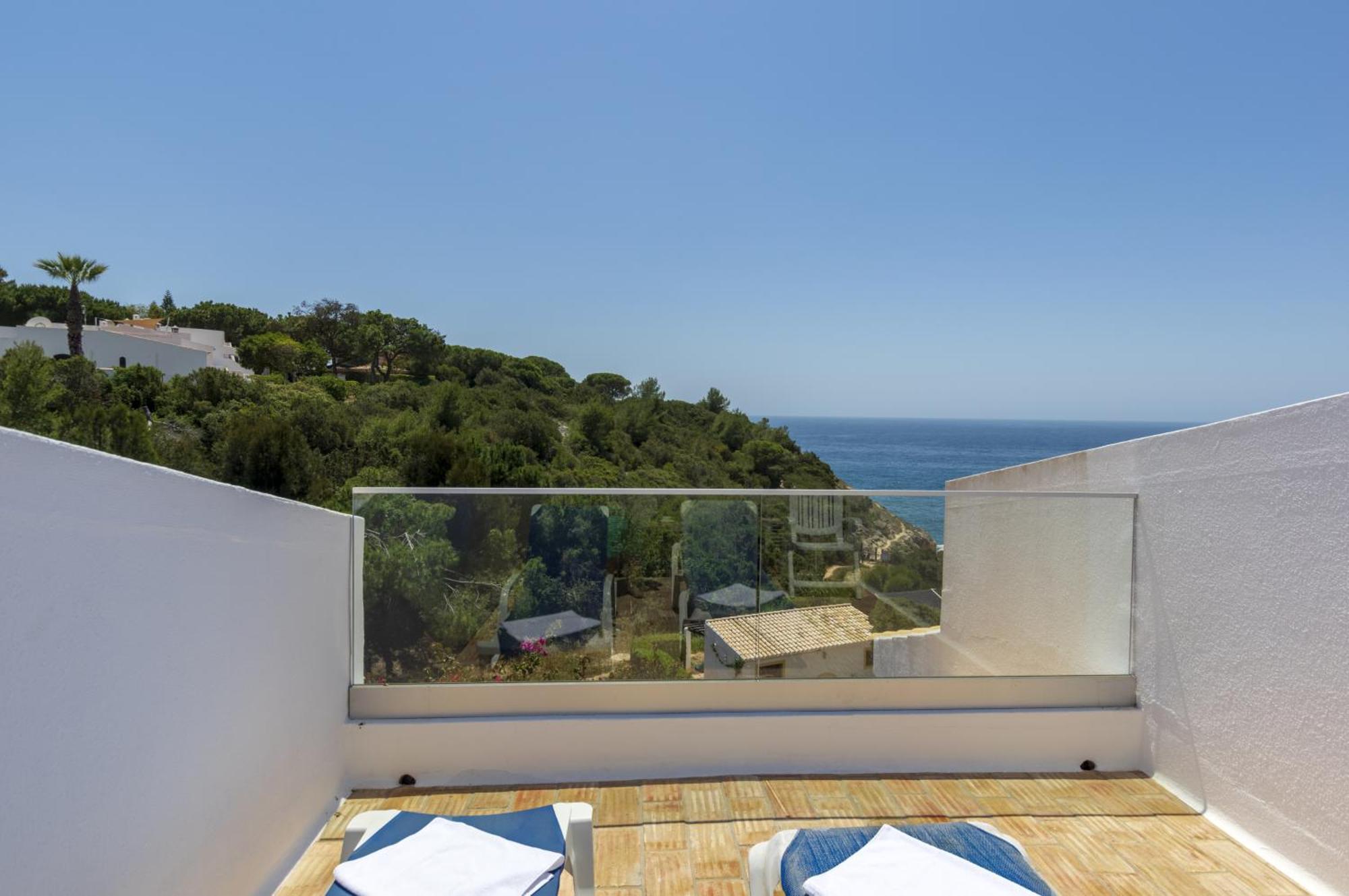 One-Bedroom Apartment Sea View