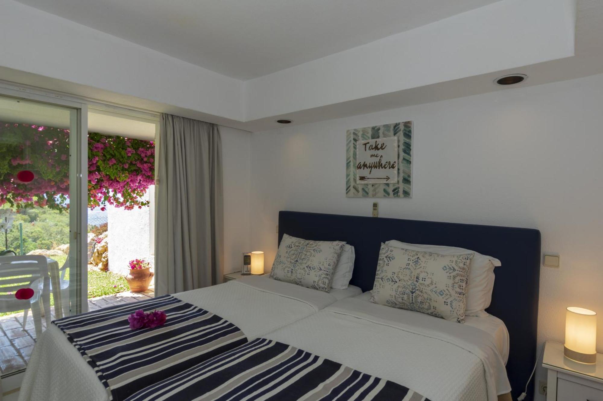One-Bedroom Apartment Sea View