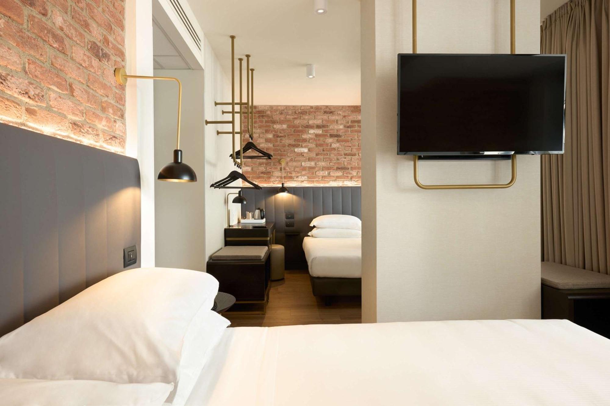 Family Room 2 Double Beds or 1 Double Bed 2 Single Beds