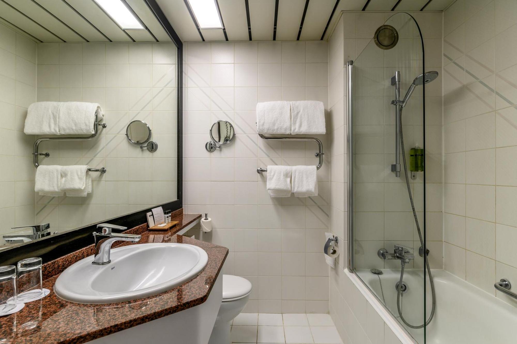 Quarto com 2 Camas de Solteiro