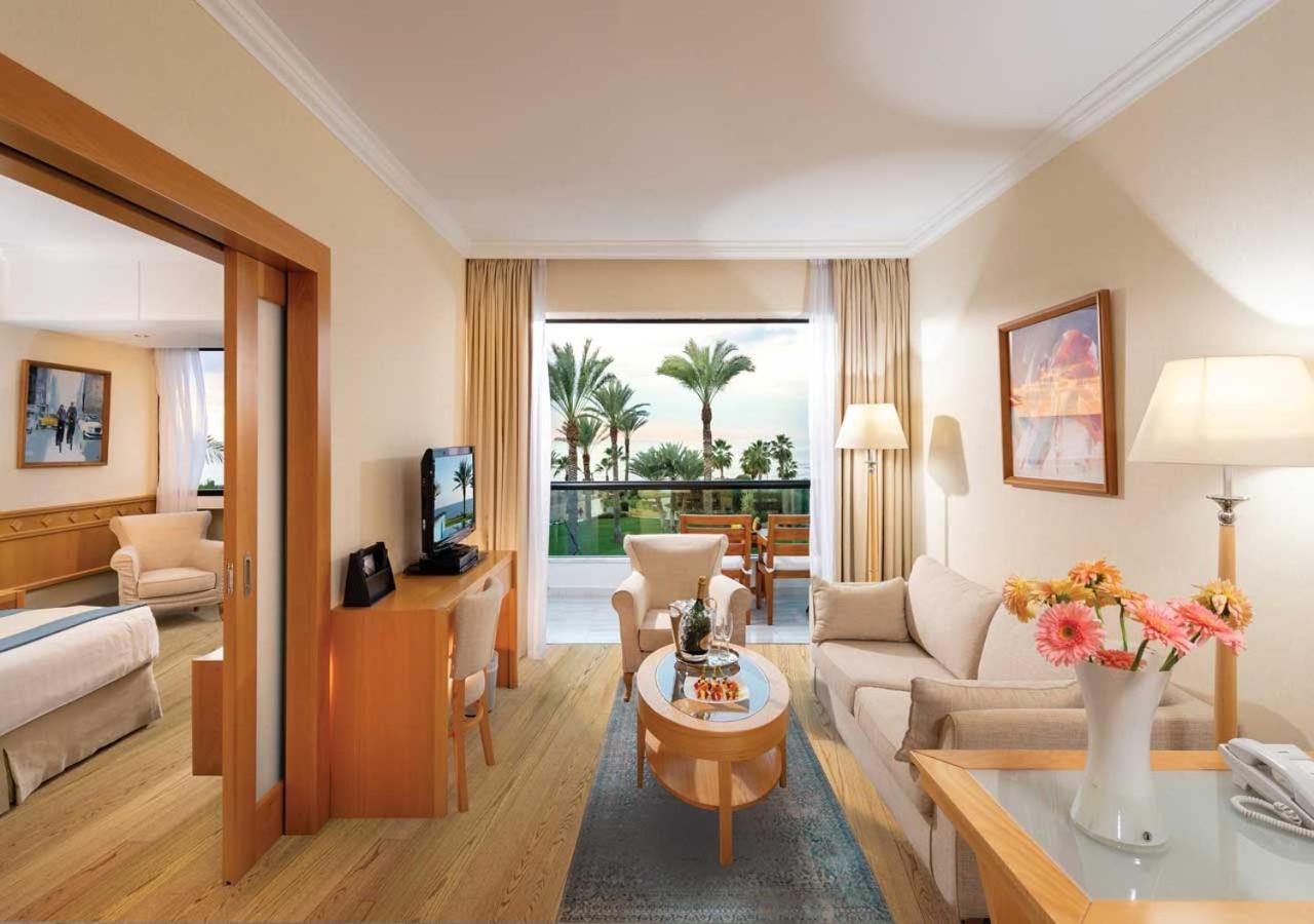 Superior One-Bedroom Suite Sea View