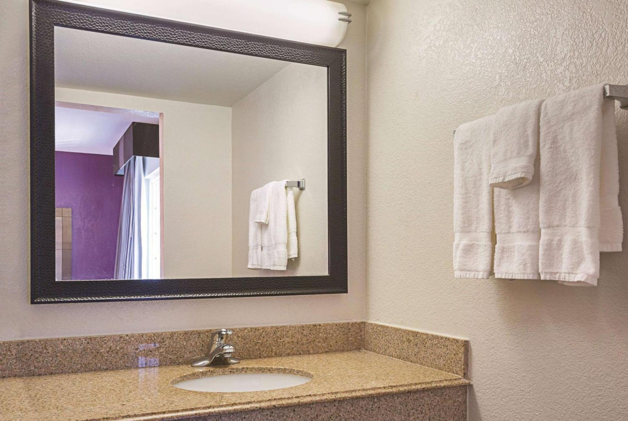 Two-Bedroom Suite with One King and Two Double Beds - Non-Smoking,1275971923:JPEG