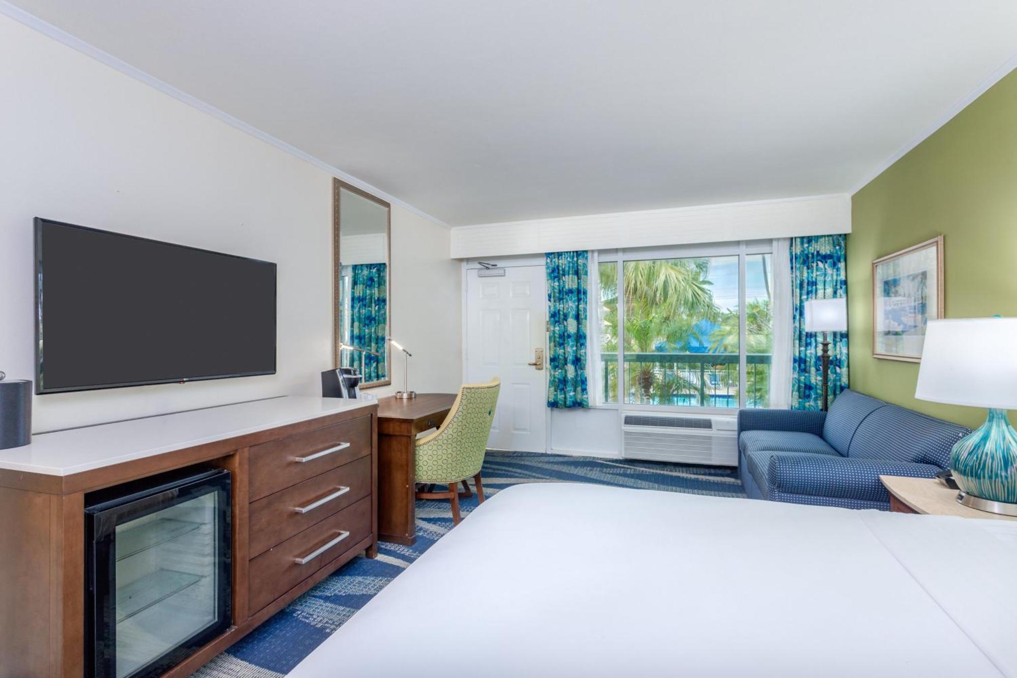 Standard King Room with Pool View,1438791457:JPEG