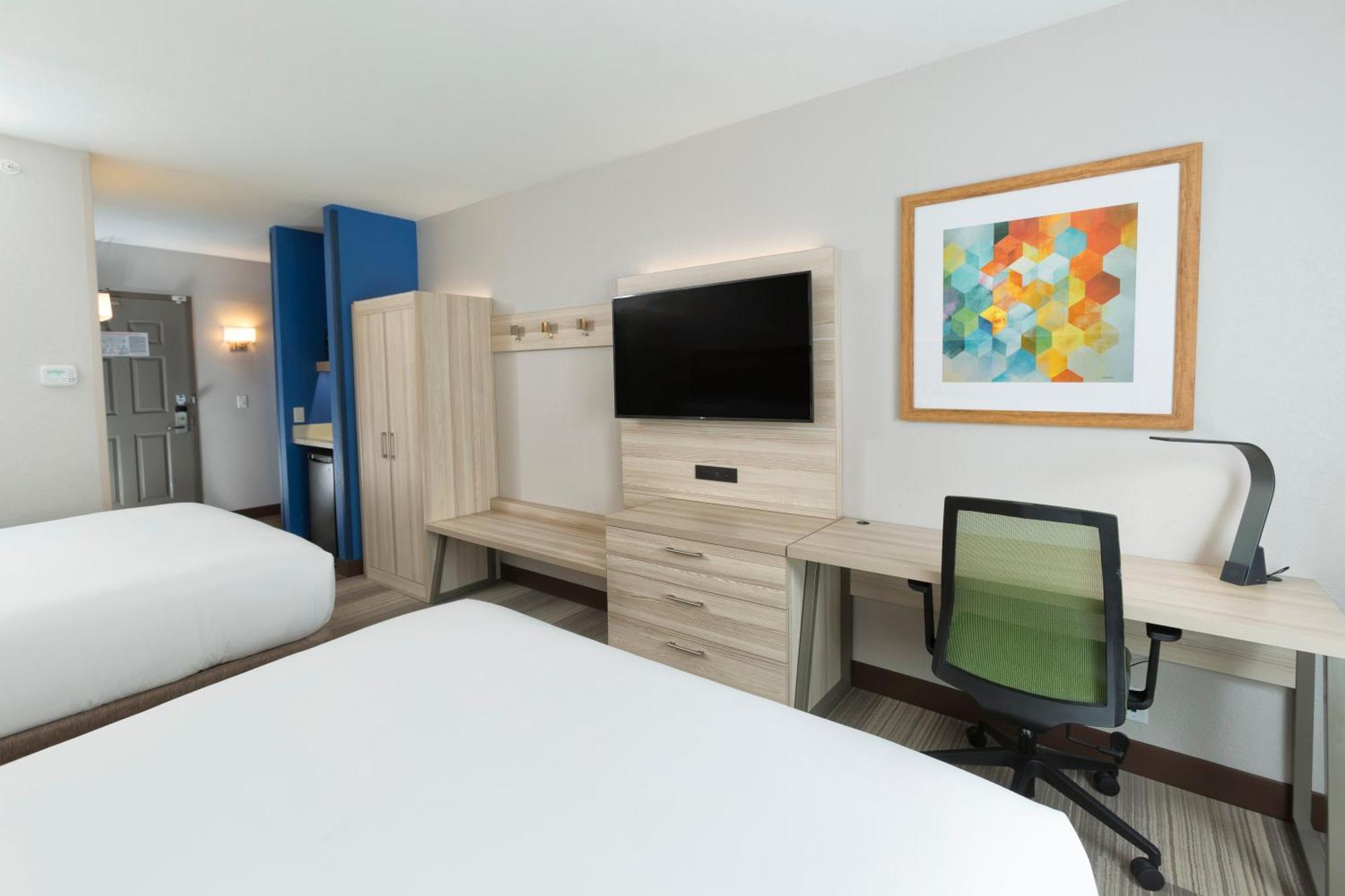 Quarto Queen com 2 Camas Queen - Vista da Piscina