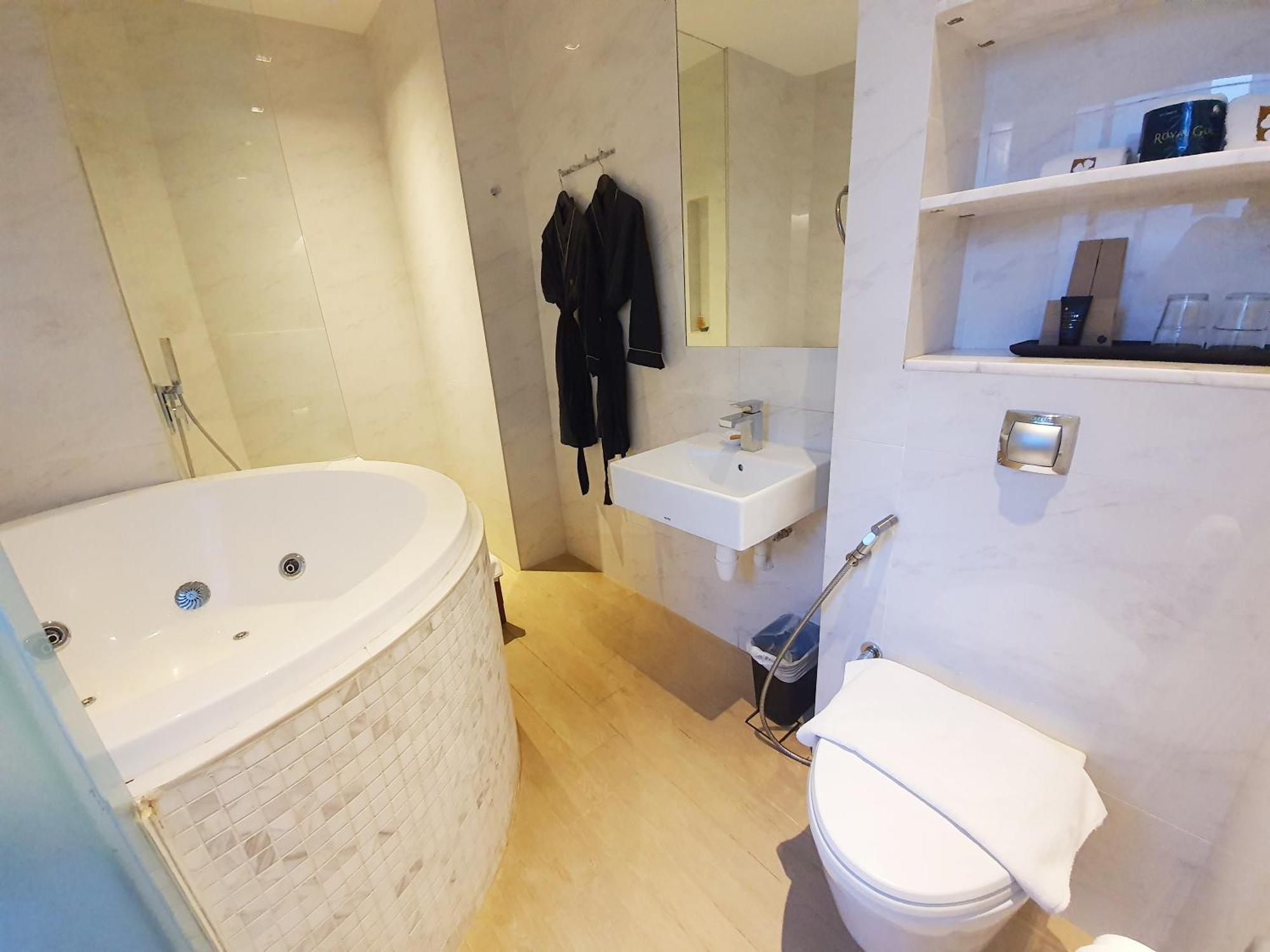Double Room with Hot Tub (Indoor),1589268589:JPEG