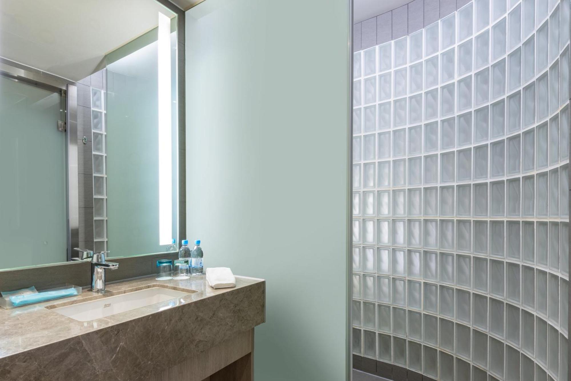 Standard Queen Room Walk Shower