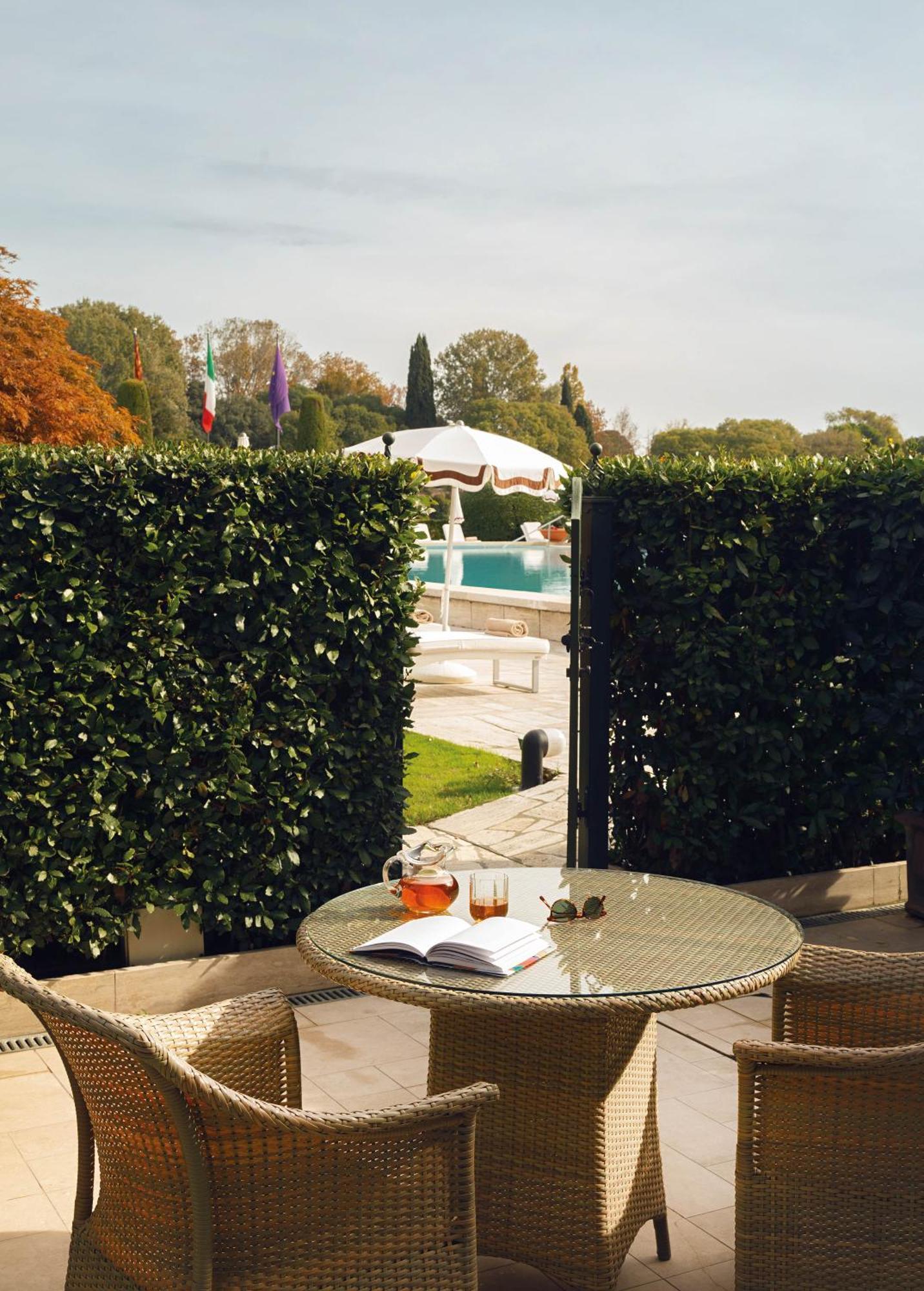 Suite Junior Côté Piscine avec Patio